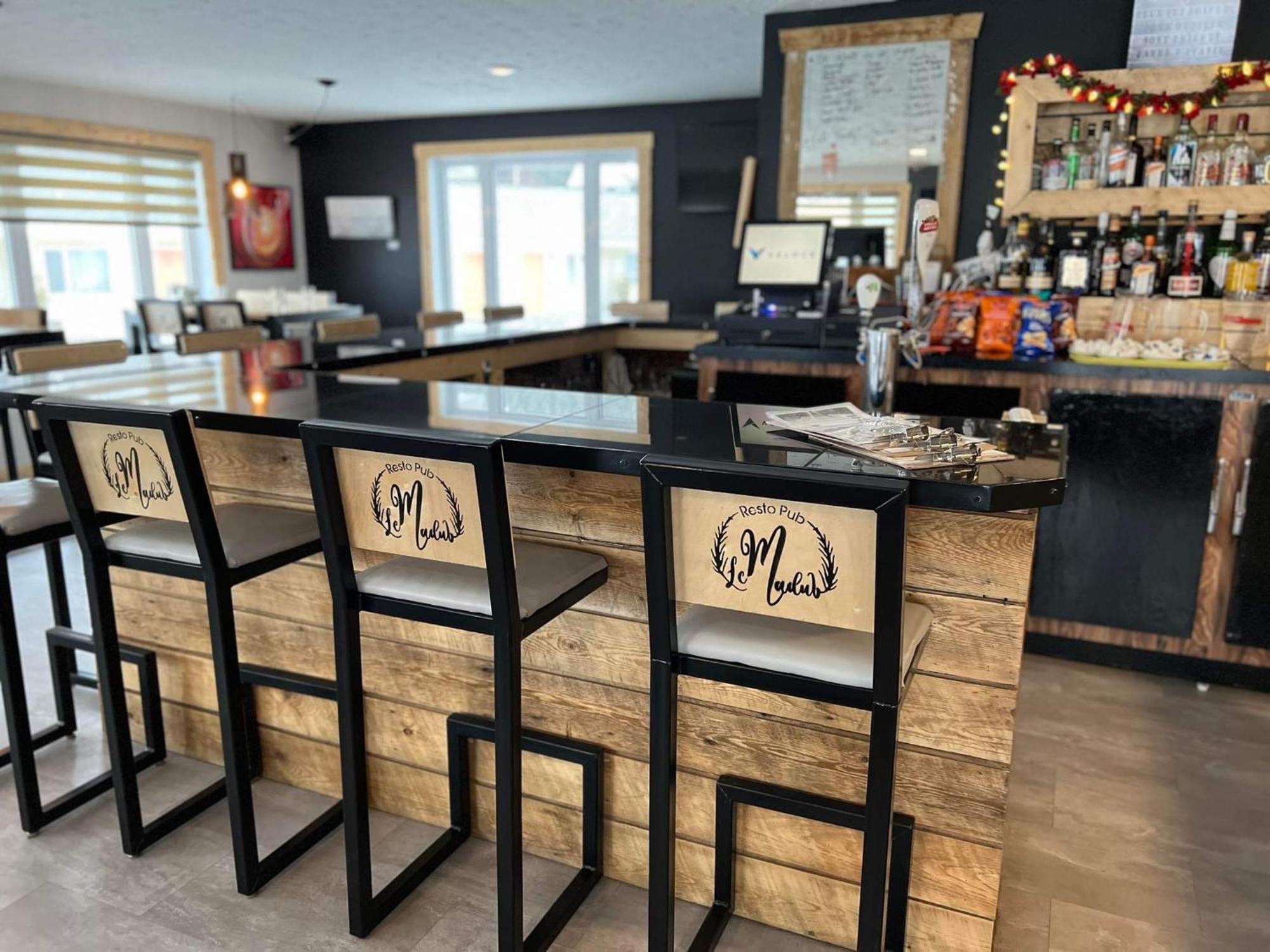 Resto Pub Motel Le Madub L'Isle-Verte 외부 사진